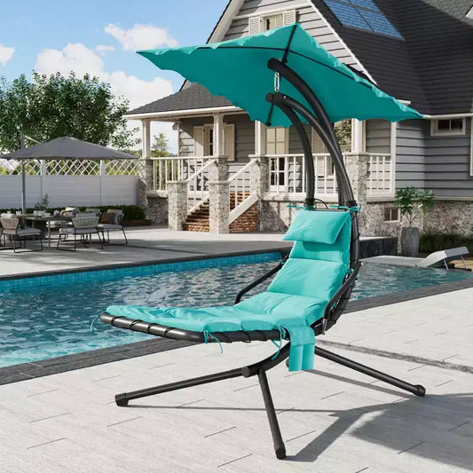 Chaise longue d'extérieur style hamac avec parasol, structure en acier courbé et coussins moelleux, parfaite pour les patios, les jardins et les bords de piscine.