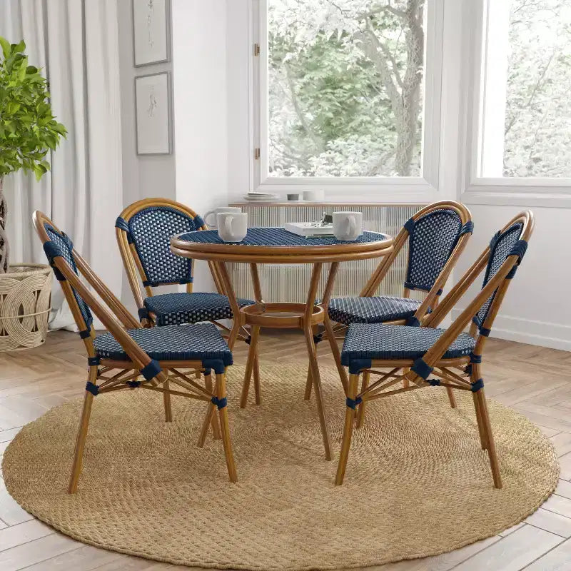Table de style bistrot avec verre