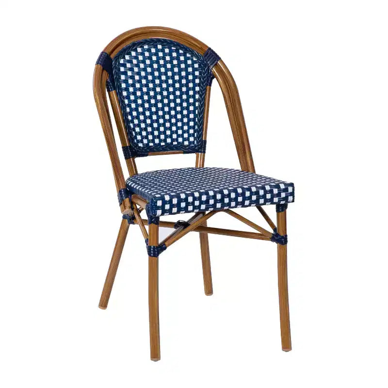 Table de style bistrot avec verre