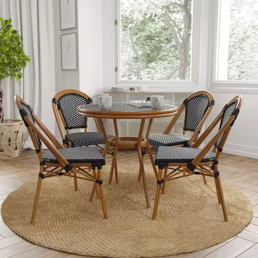 Table de style bistrot avec verre