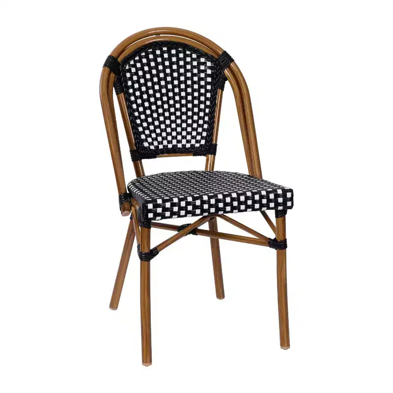 Table de style bistrot avec verre