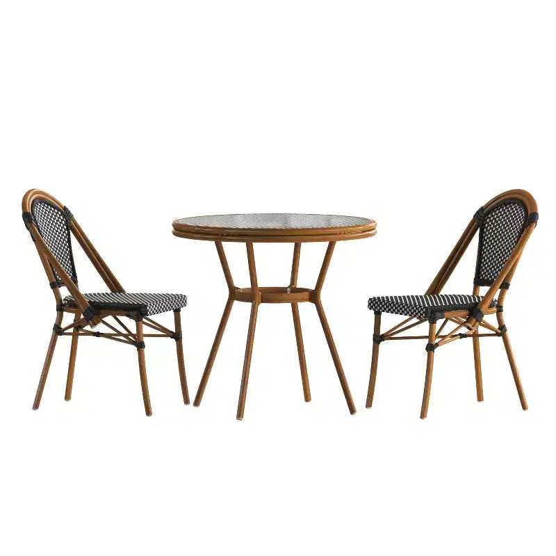 Table de style bistrot avec verre